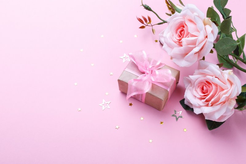 Цветы розовые в подарок