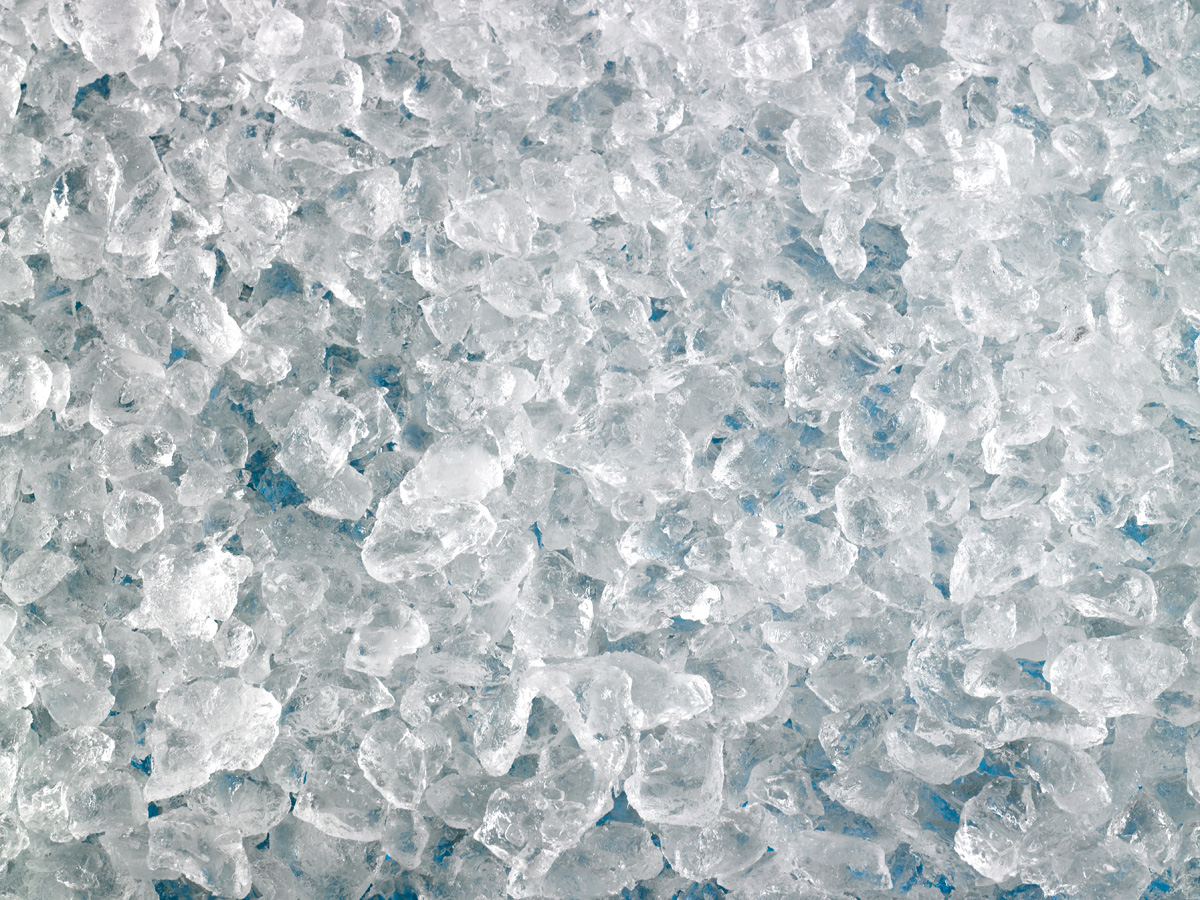 Лед крошка. Колотый лед. Фактура льда. Лед фон.