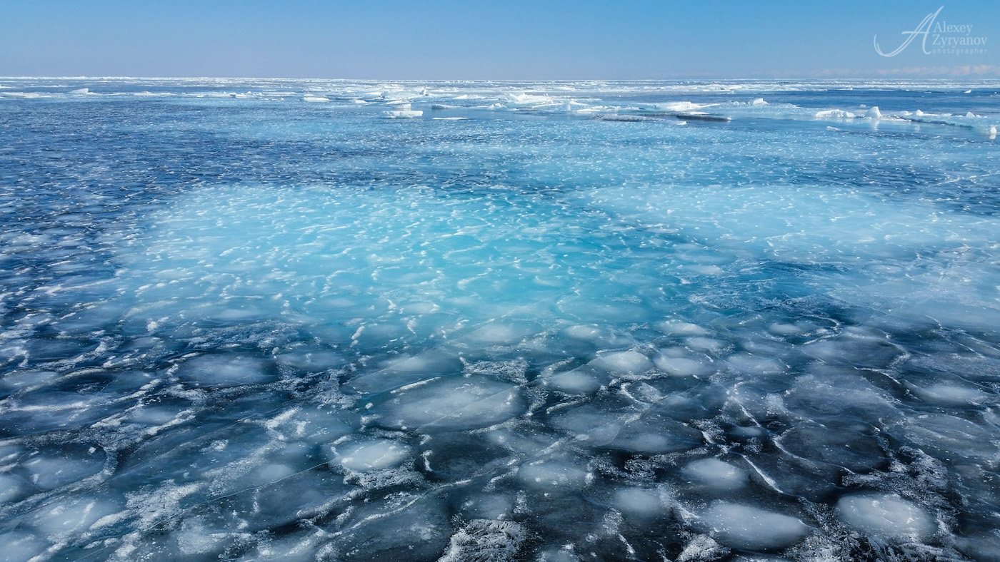 Поверхность океана покрыта. Лед Байкала. Синий лед Байкала. Голубой лед. Лед на море.