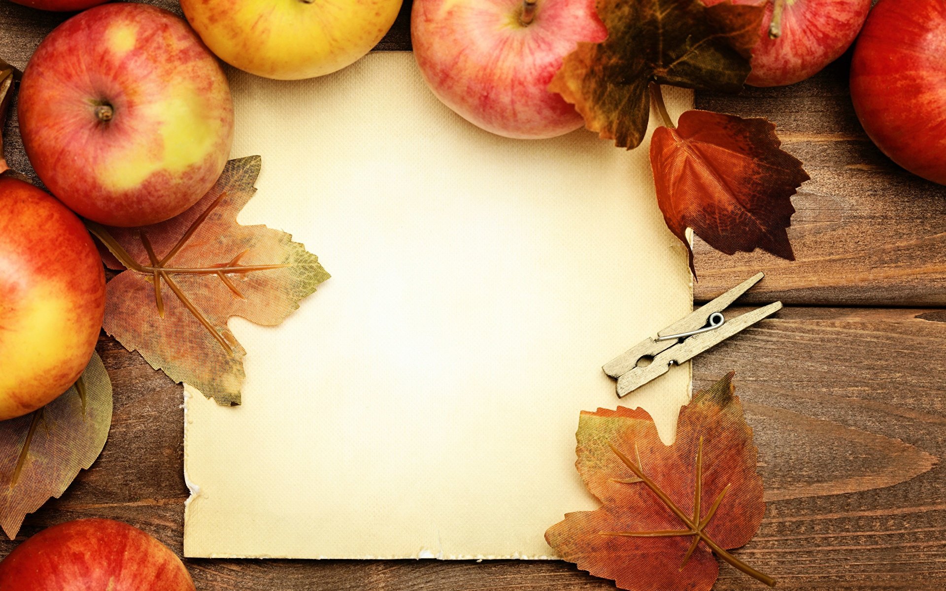 Осенний фон с яблоками для текста