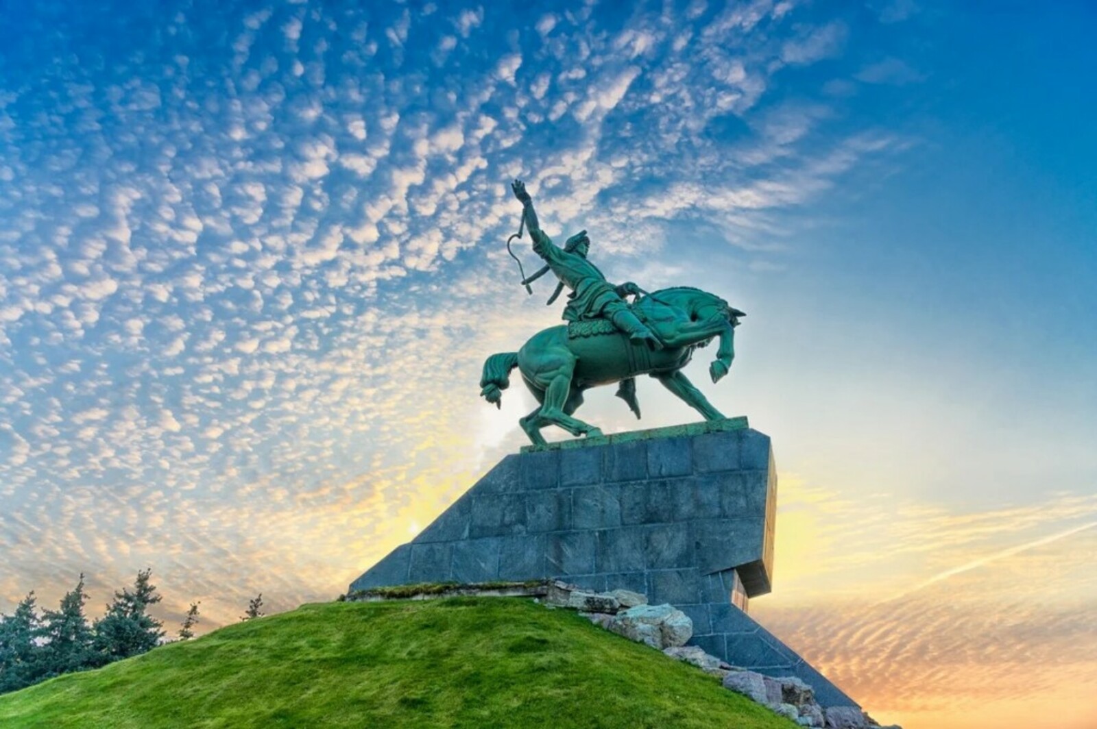 Памятник салат Юлаева Уфа