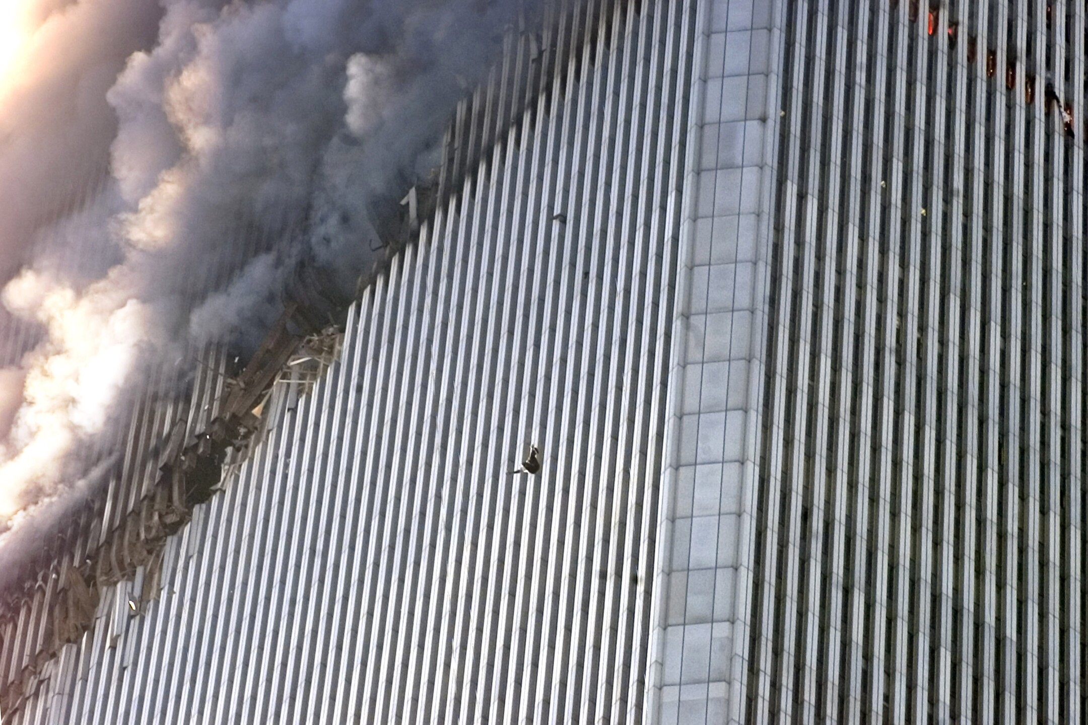 Сколько этажей было в башнях близнецах. Башни ВТЦ 11 сентября 2001. Северная башня ВТЦ 11 сентября. ВТЦ Нью-Йорк башни Близнецы 2001. Всемирный торговый центр в Нью-Йорке 11 сентября.