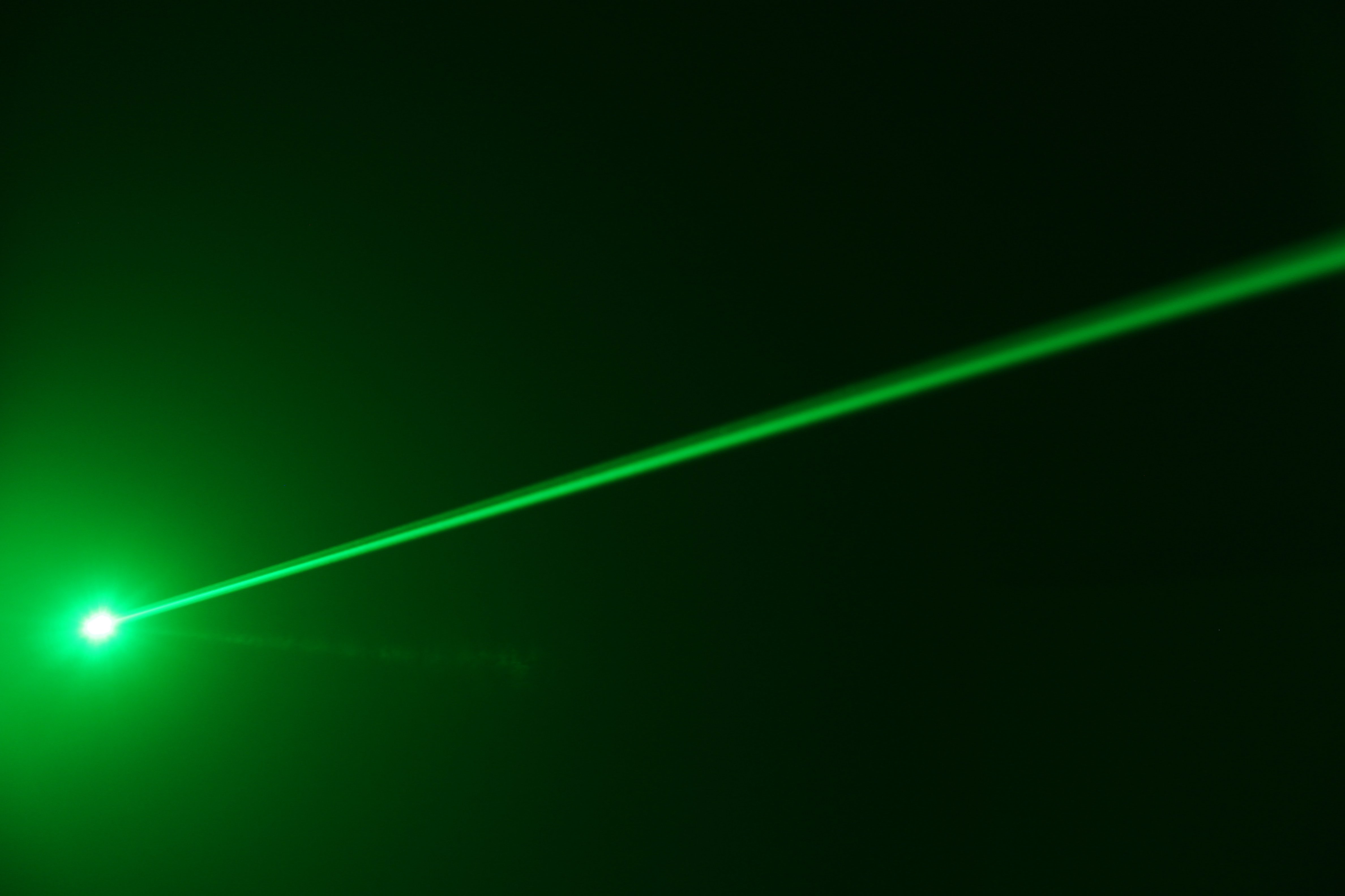 Зеленый лазерный Луч