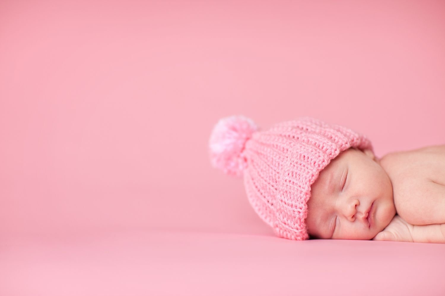 Младенец в розовом