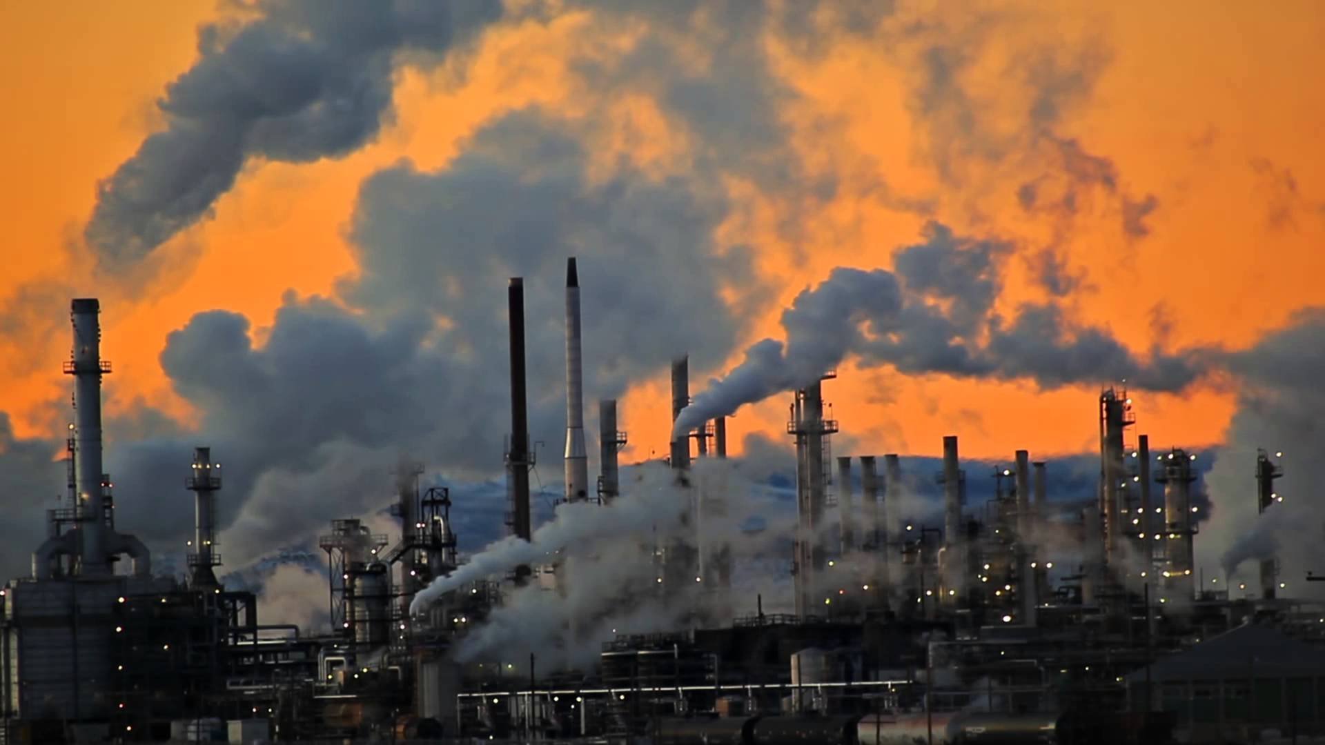 Заводы и фабрики загрязняют воздух