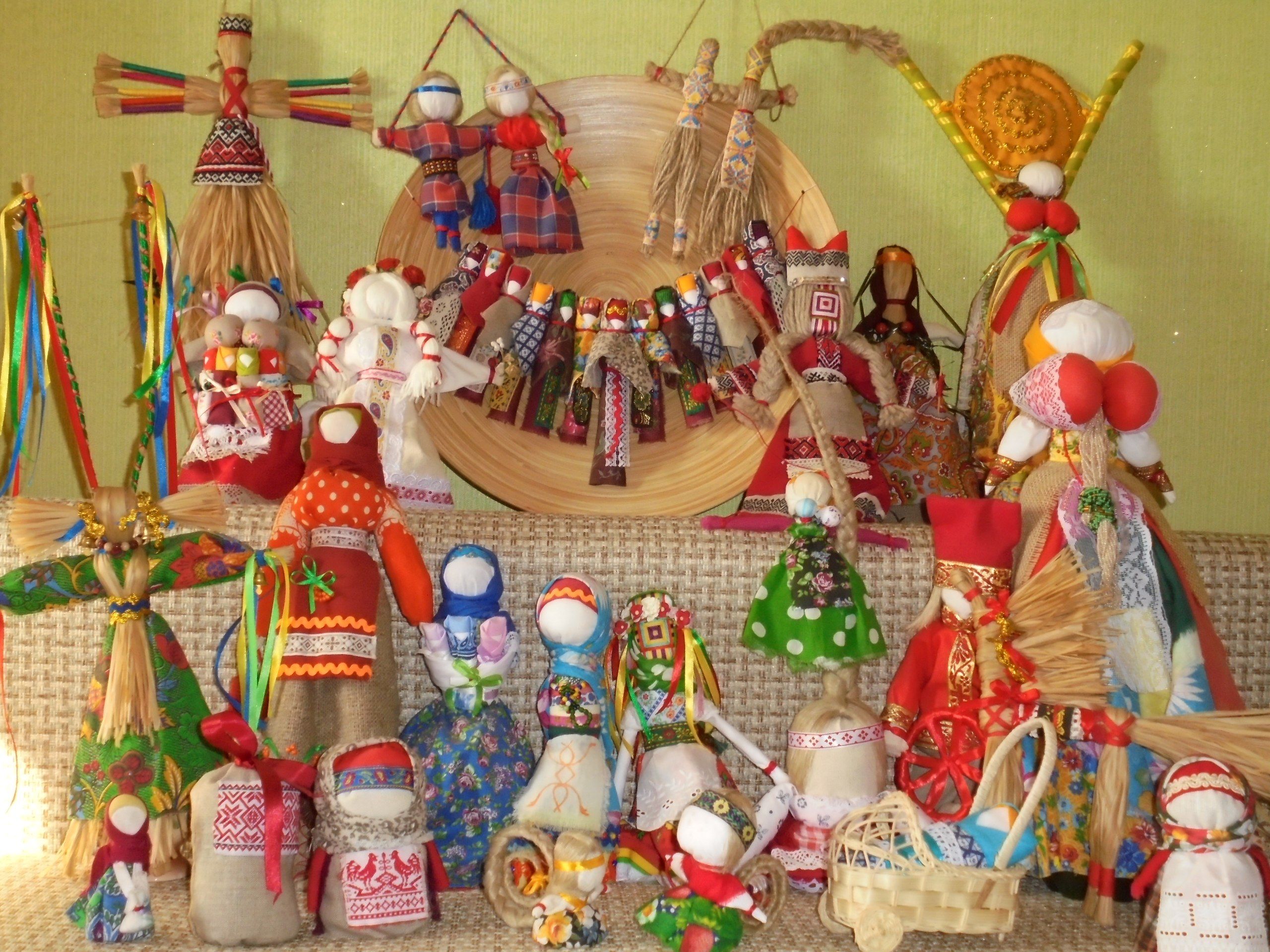 Масленичные композиции из народных кукол