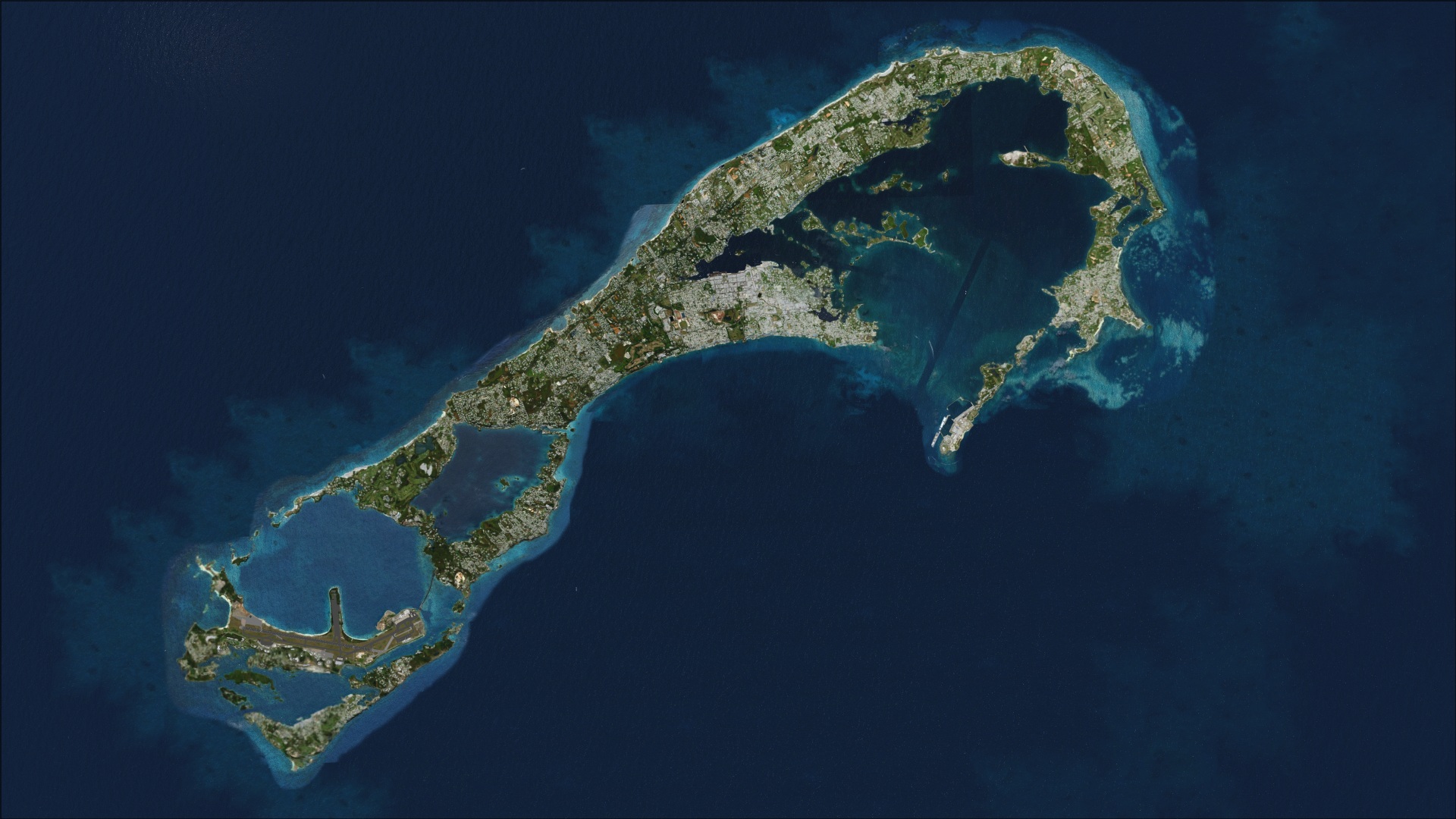 Бермудские острова из космоса