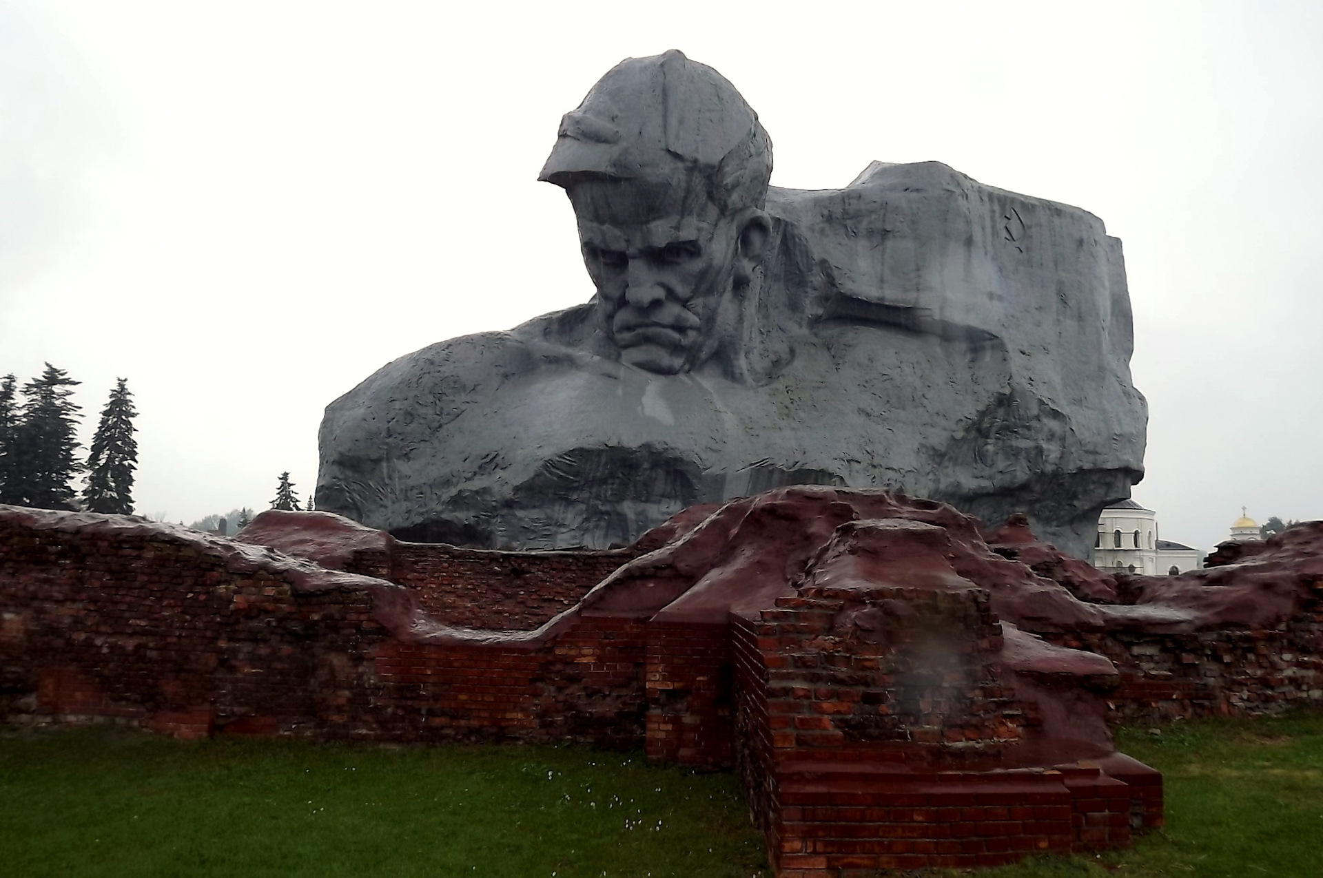 Памятник защитникам Брестской крепости