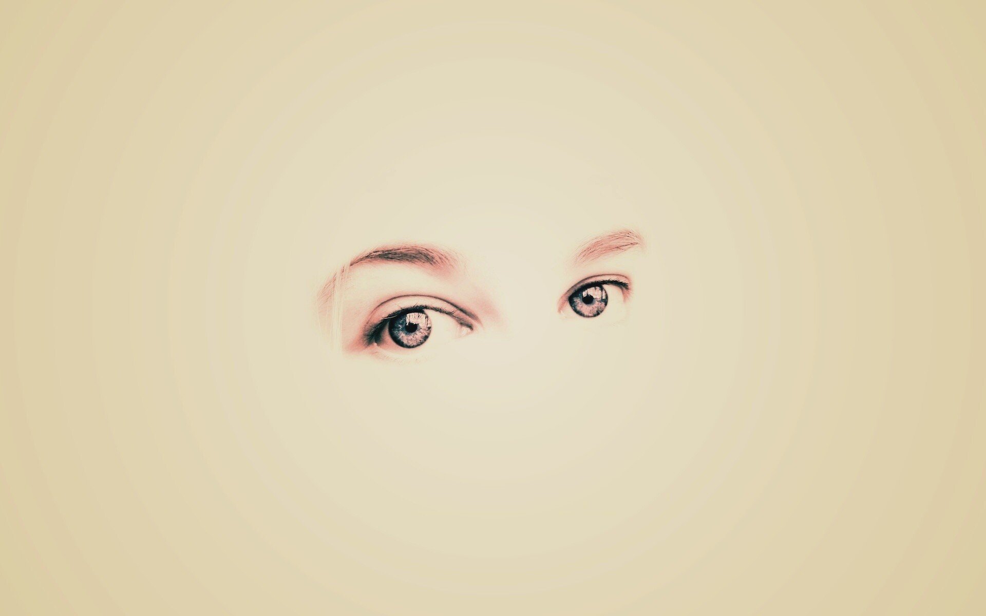Обои глазки. Обои глаза. Глаза фон. Глаза на белом фоне. Женские глаза на белом фоне.
