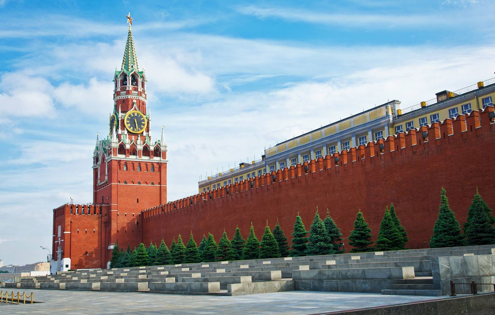 Краснокирпичный Московский Кремль