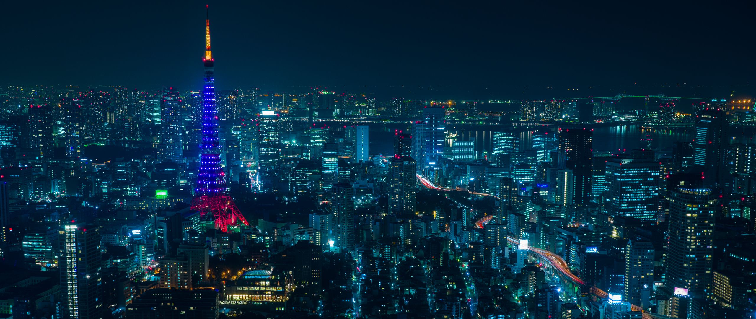 2 экран города. Токийские Мстители город Токио. Японский город. Ночной город.