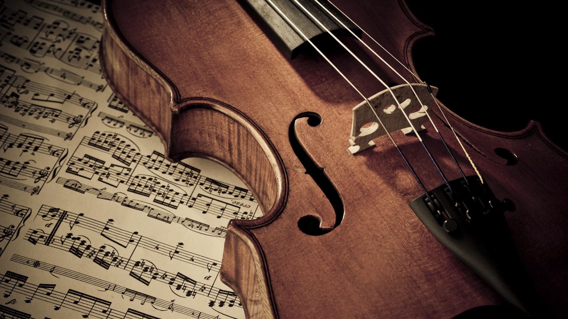 Скрипка на красивом фоне