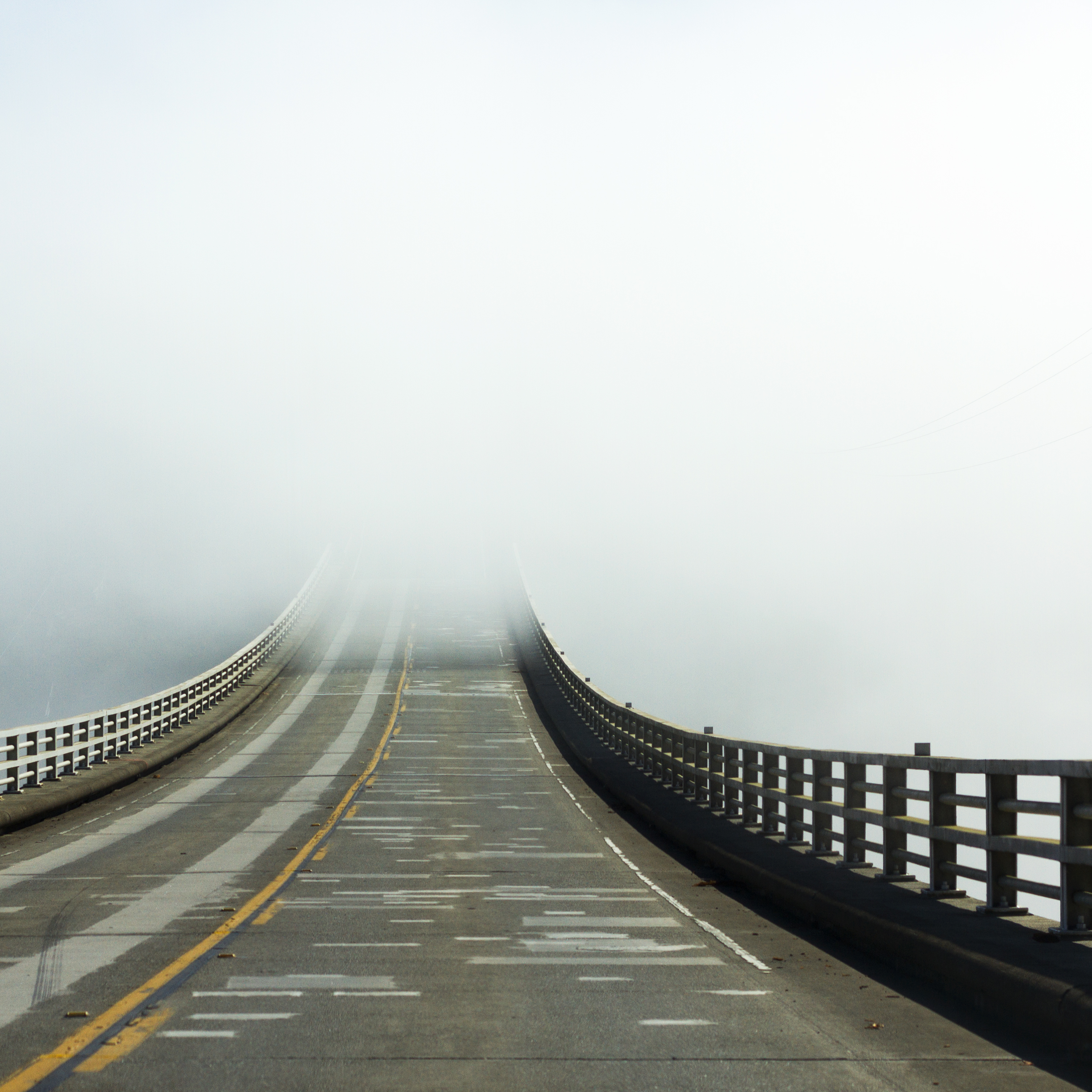 Мост в никуда. Мост в тумане. Дорога мост. Дорога никуда.
