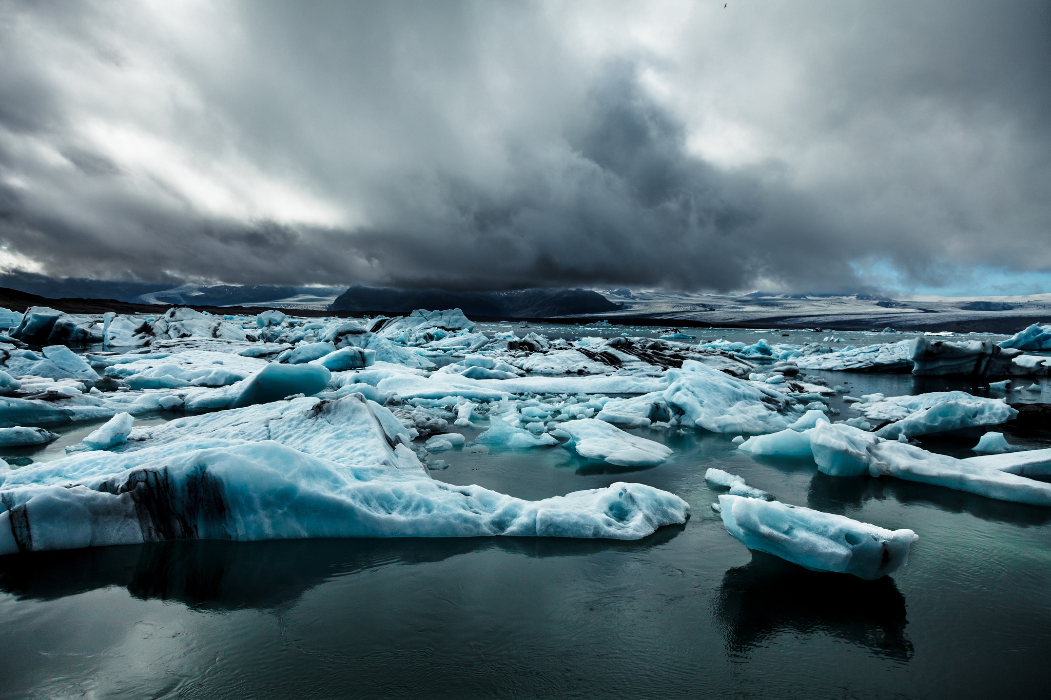 Северный океан видео. Исландия Северный Ледовитый океан. Северный Ледовитый океан шторм. Льды Северного Ледовитого океана. Ледовитый океан Айсберг.