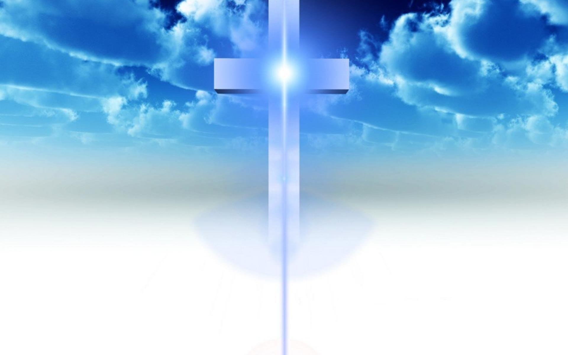 Крест на фоне неба