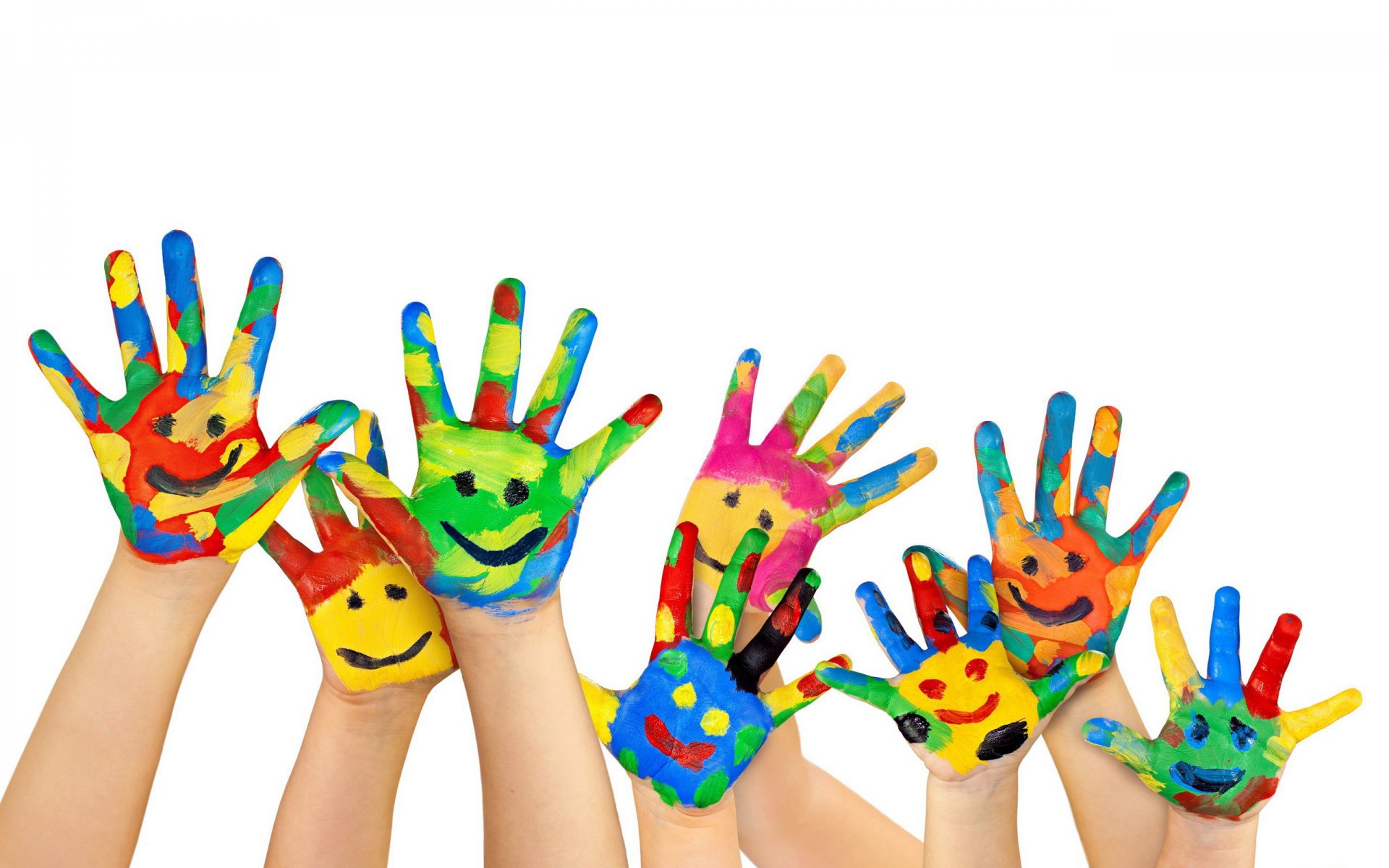 Детские руки в краске