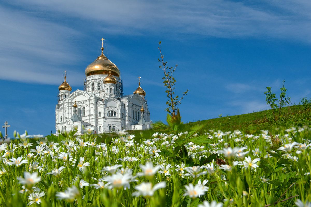 Белогорский монастырь летом