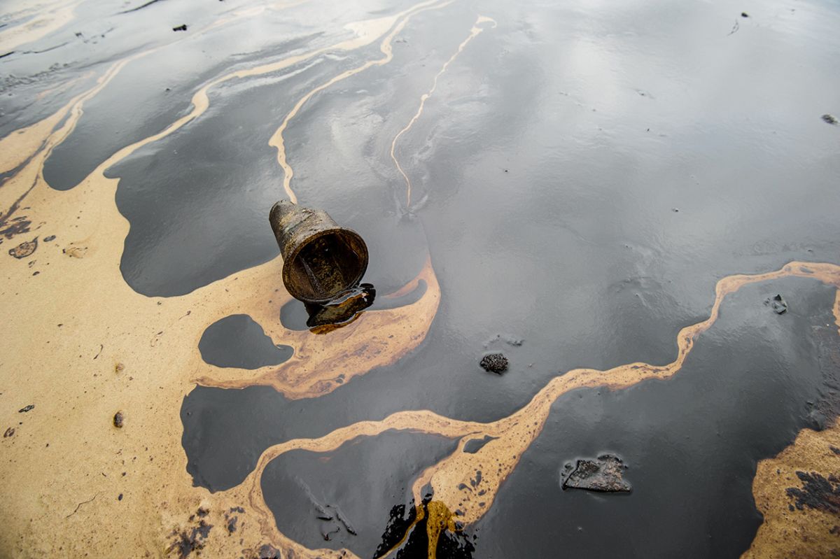 Нефть в воде