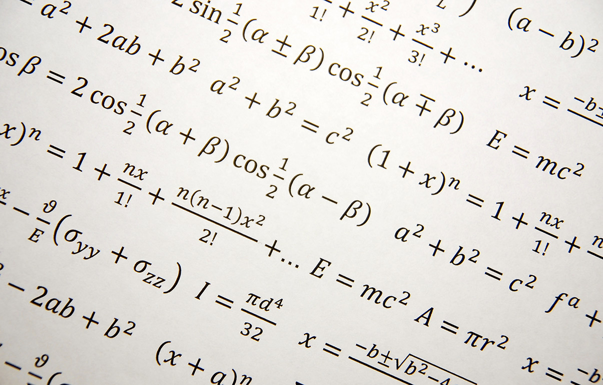 Математические уравнения на бумаге