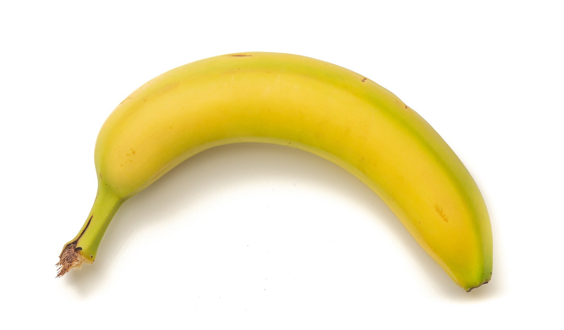 Банан на белом фоне