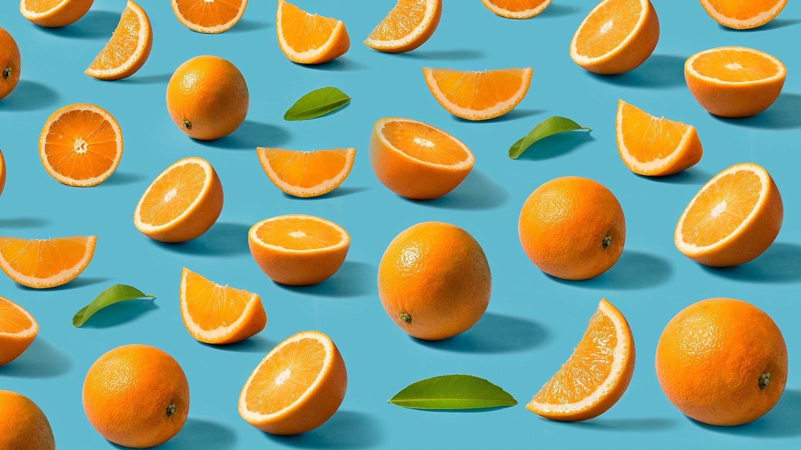 Orange vitamin. Апельсины фон. Апельсин на голубом фоне. Апельсин на синем фоне. Апельсины на бирюзовом фоне.