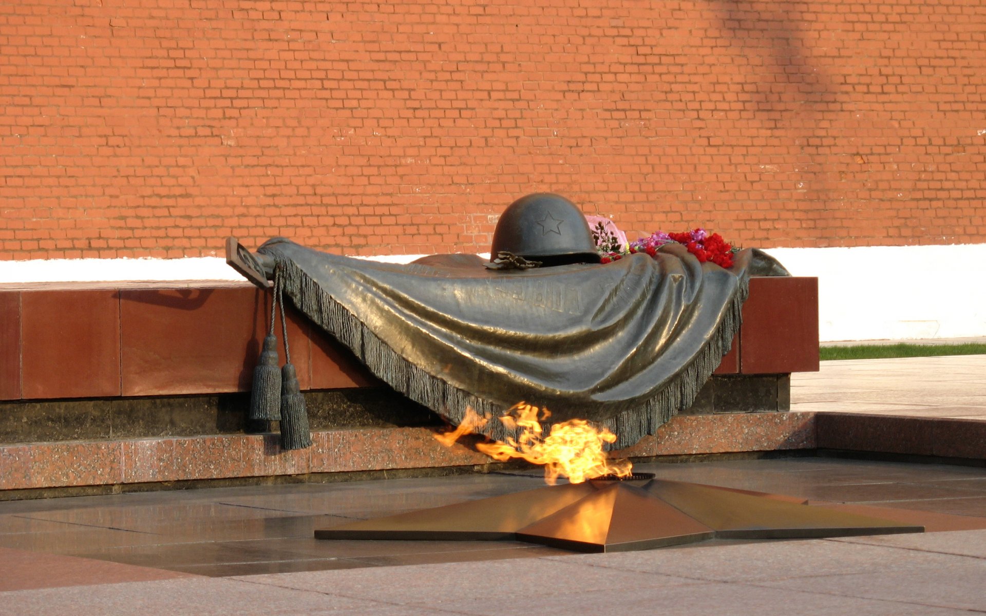 Памятники с вечным огнем Великой Отечественной войны