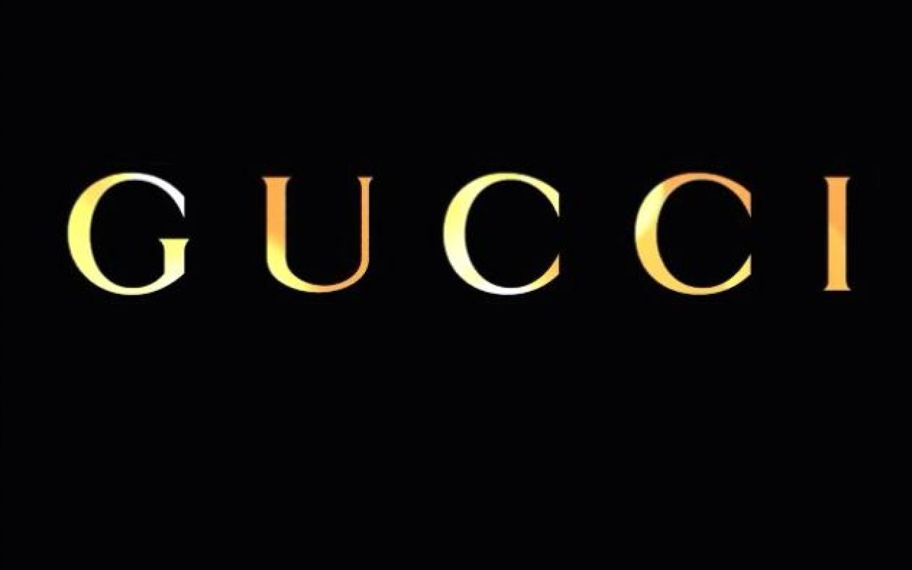 Надпись Gucci на чёрном фоне