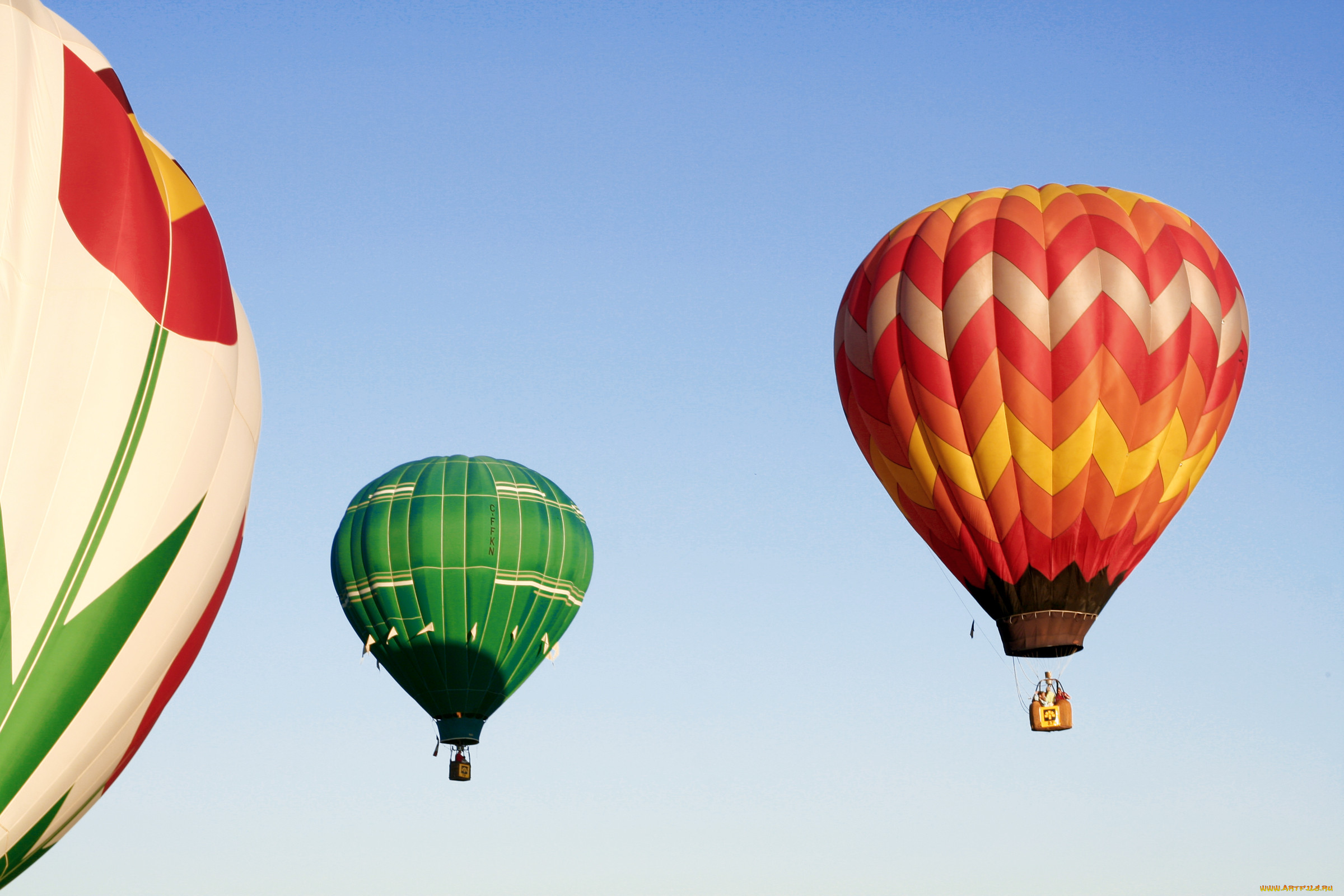 Компания воздушный шар. Тепловые аэростаты Монгольфьеры. Воздушный шар. Воздушный шар аэростат. Воздушный шар с корзиной.