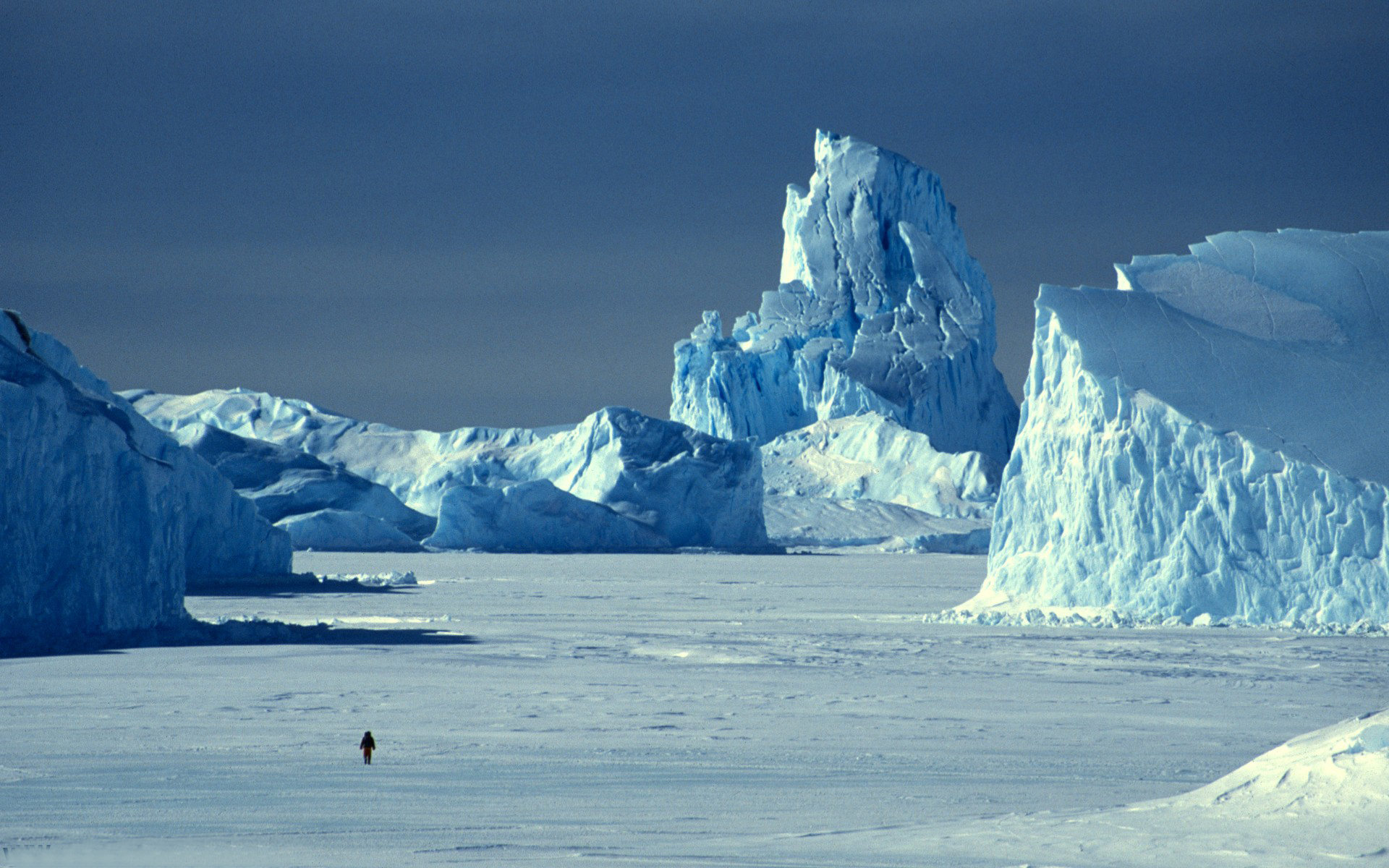 Холодно полярный 3. Арктика тундра Ледяная пустыня Гренландия. Зона арктических пустынь в Антарктиде. Антарктида и Северный полюс. Гренландия ледник Антарктида Арктика Гренландия.