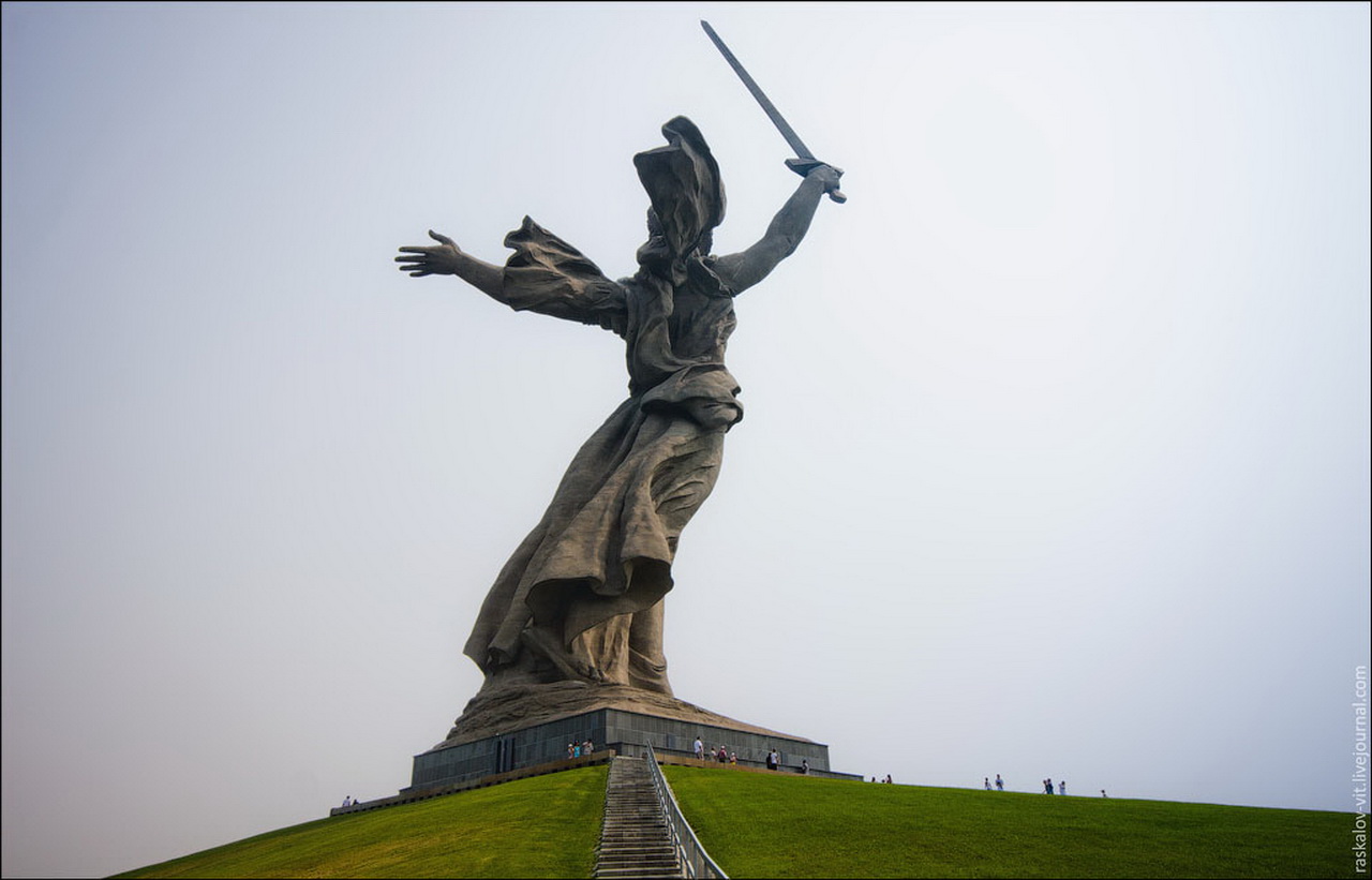 Мамаев Курган и статуя свободы