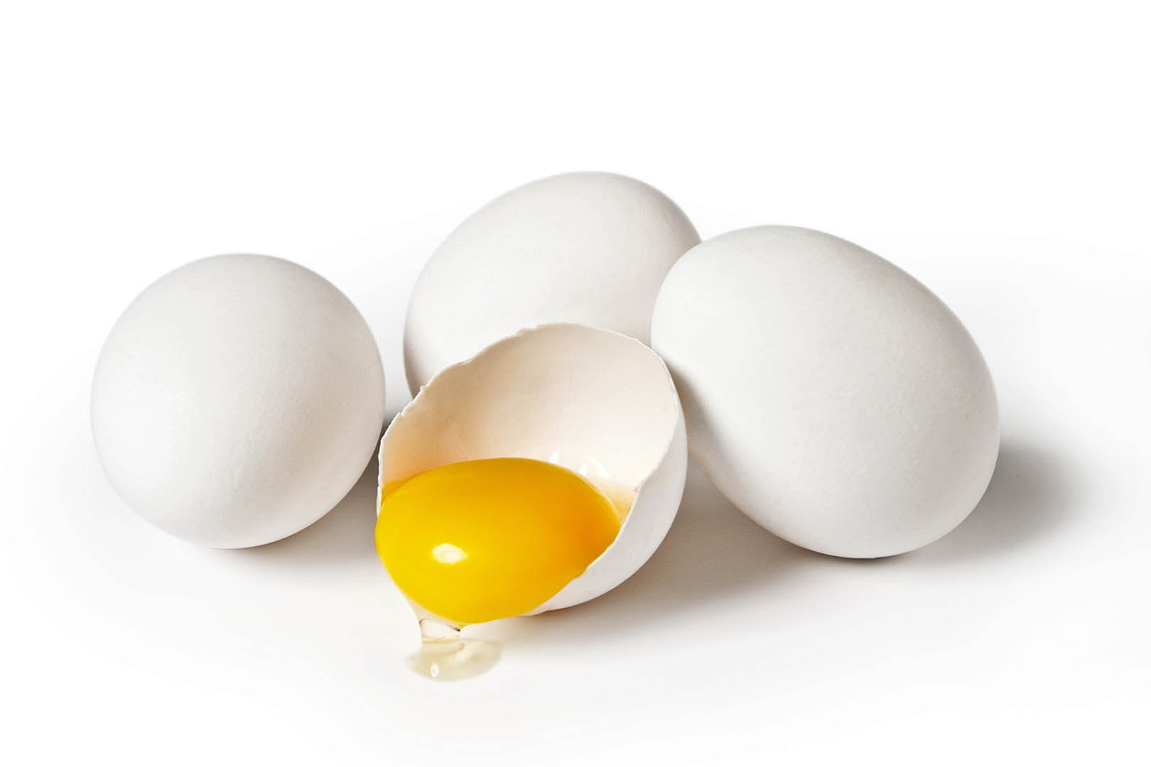 Яйцо картинка. Яйцо на белом фоне. Яйцо куриное белое. Яйцо куриное на белом фоне. Белое яйцо на белом фоне.
