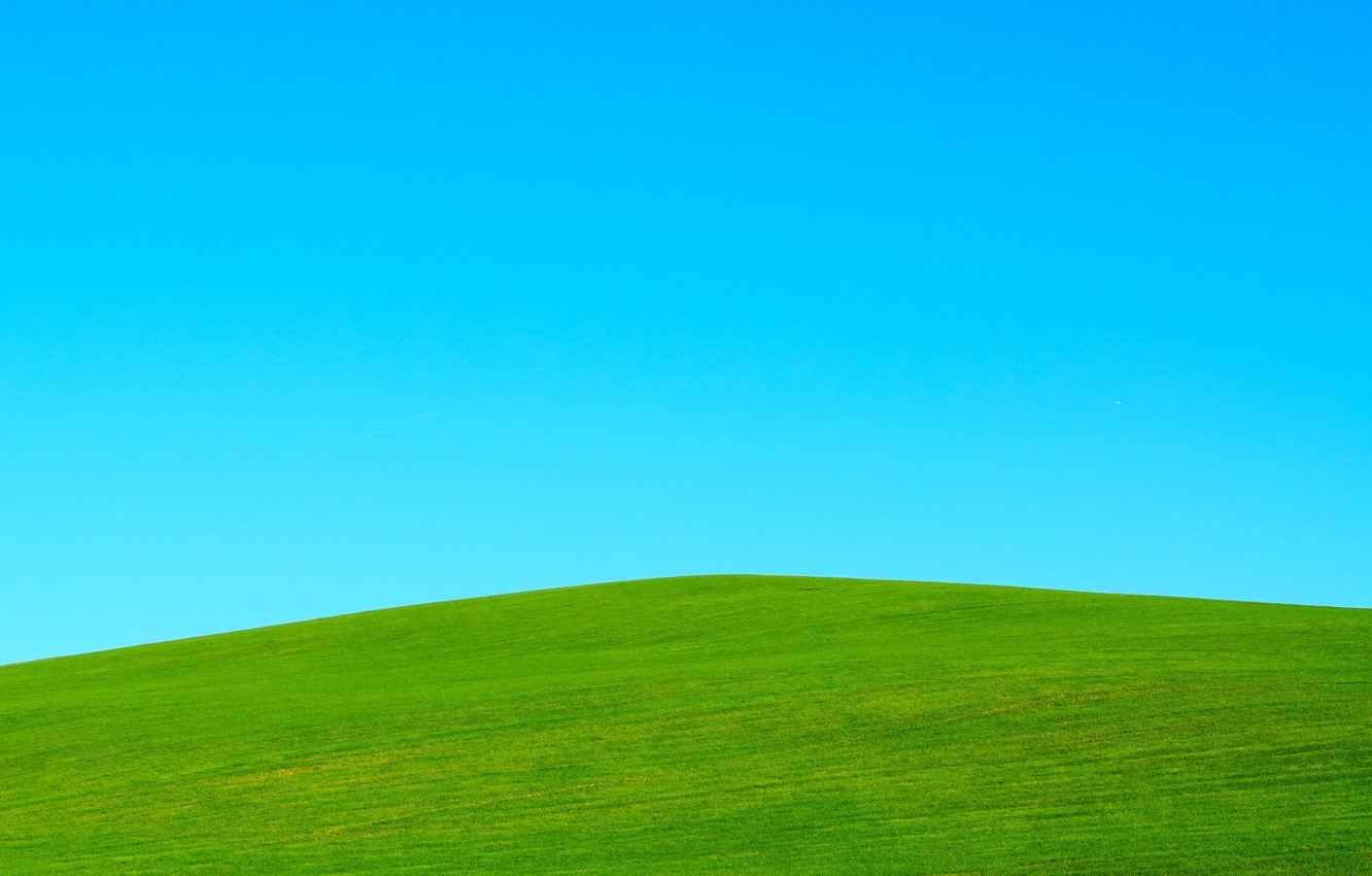 Зеленые холмы голубое небо