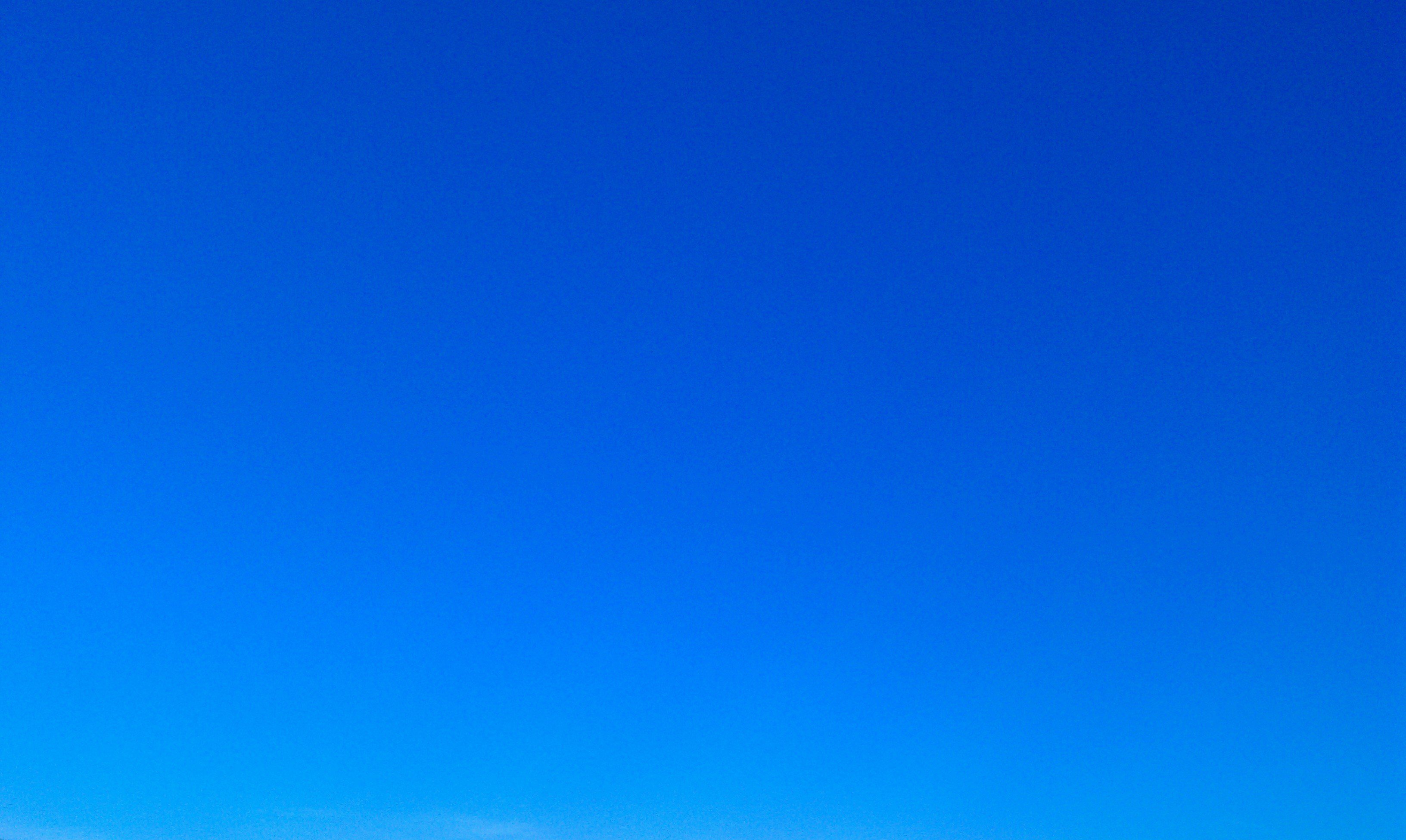 Голубое небо без облаков