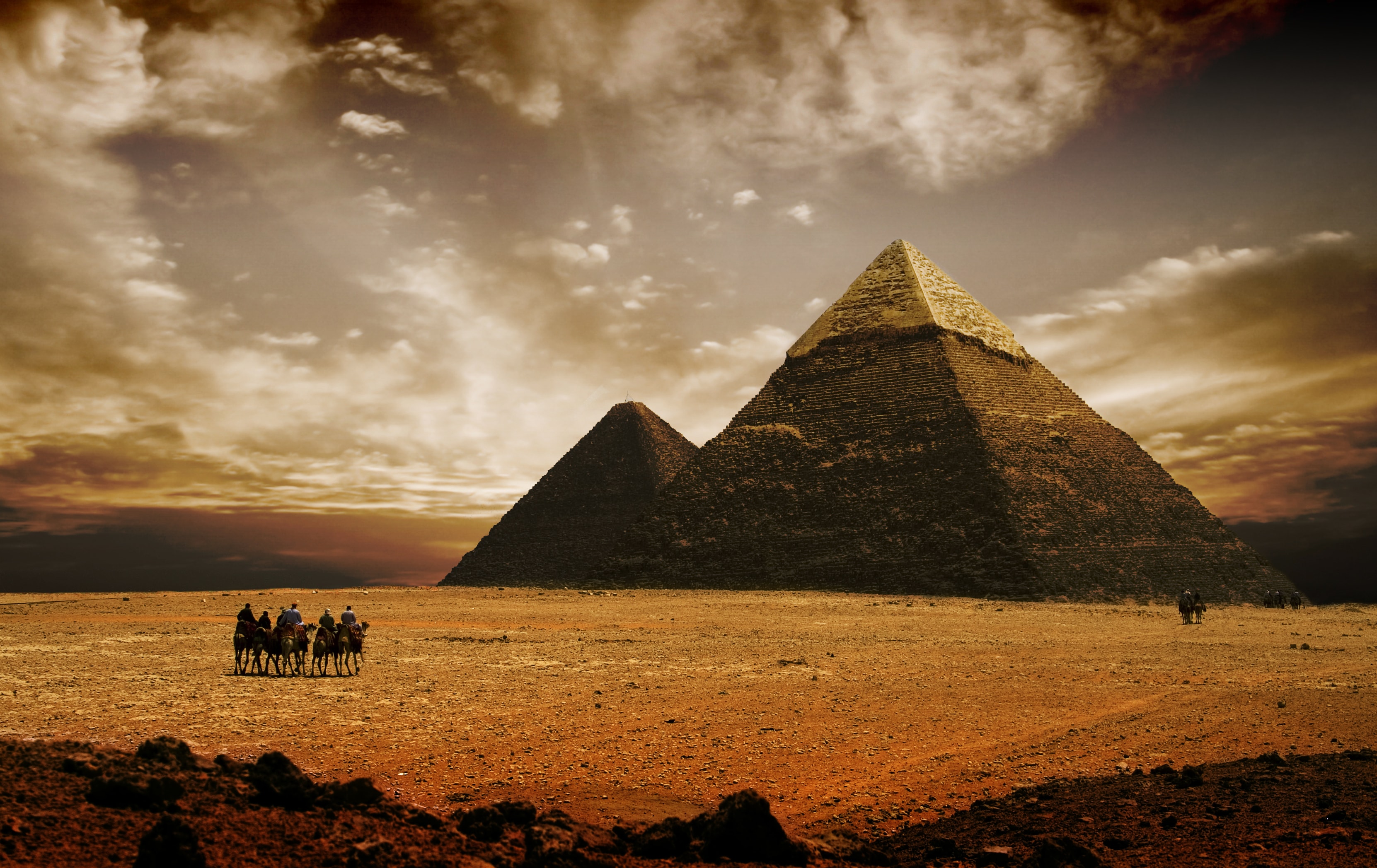 Что представляют собой египетские пирамиды. Пирамиды в Египте. Пирамида Хеопса древний Египет. Египетский Жрец Манефон. Пирамиды Гизы.