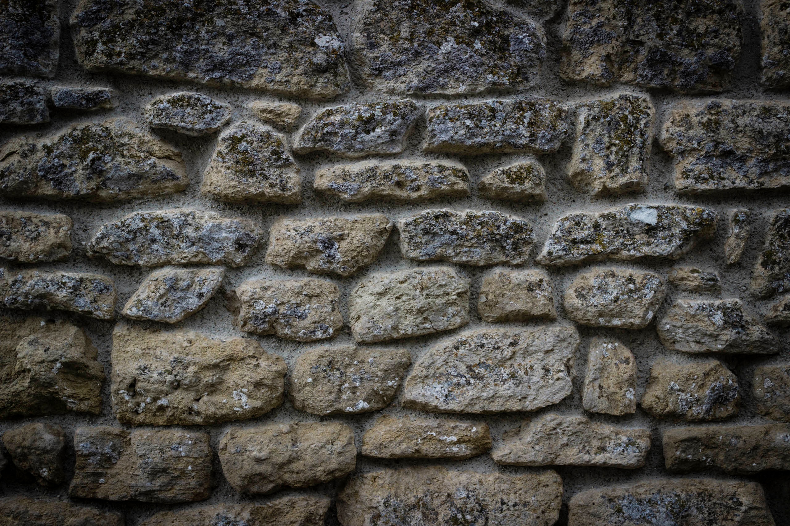 Каменные стеновые. Каменная стена. Старая каменная стена. Старинная каменная кладка. Средневековая каменная кладка.
