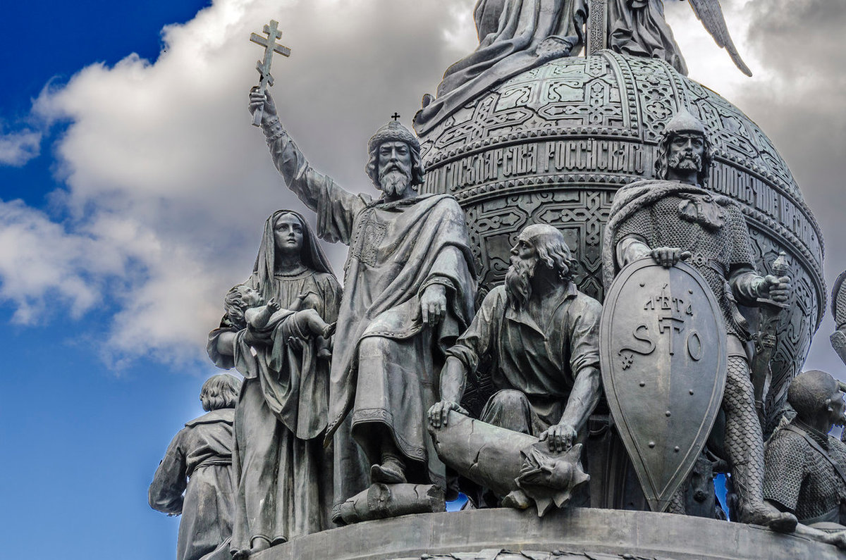 Памятник тысячелетия крещения Руси