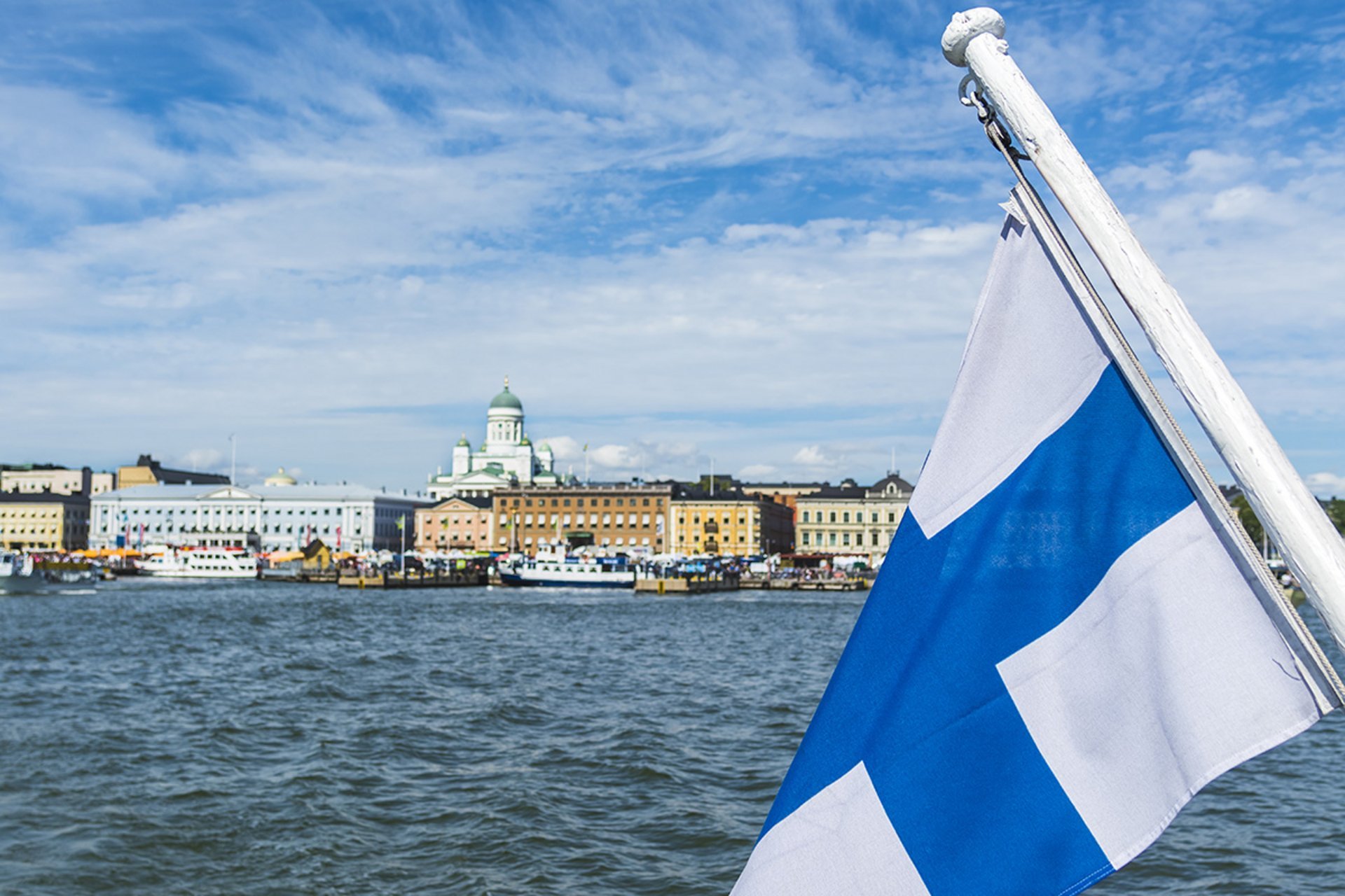 Флаг Финляндии столица Хельсинки