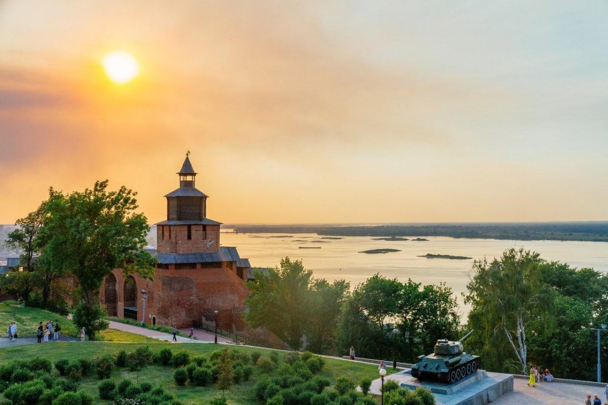 Нижний Новгород с реки на Кремль