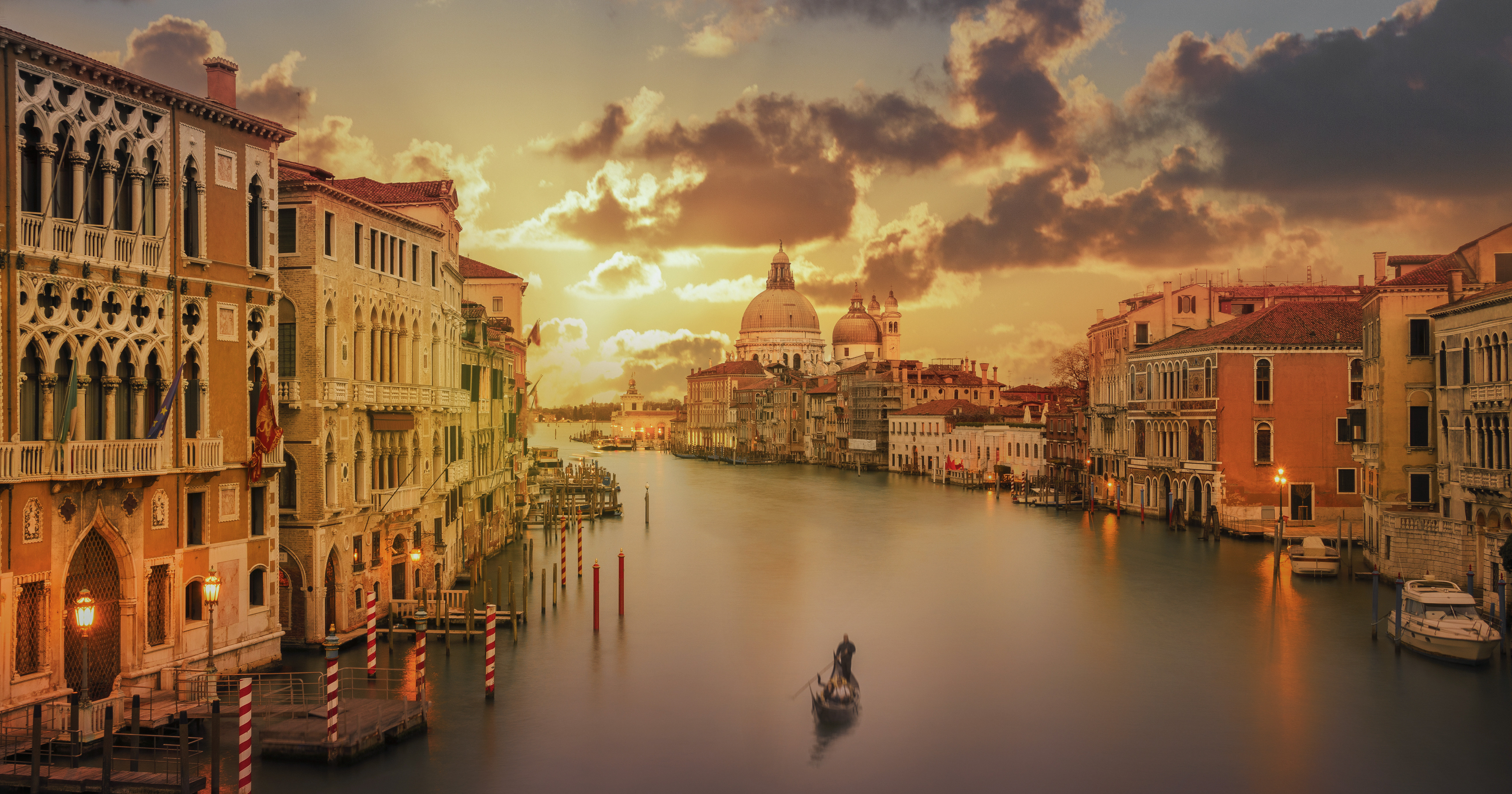 Венеция столица какого государства. Canal grande Венеция. Гранд-канал. Венеция. Италия Grand canal. Гранд-канал - Главная улица Венеции.